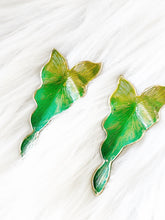 Load image into Gallery viewer, DREAMGAZE leaf earrings